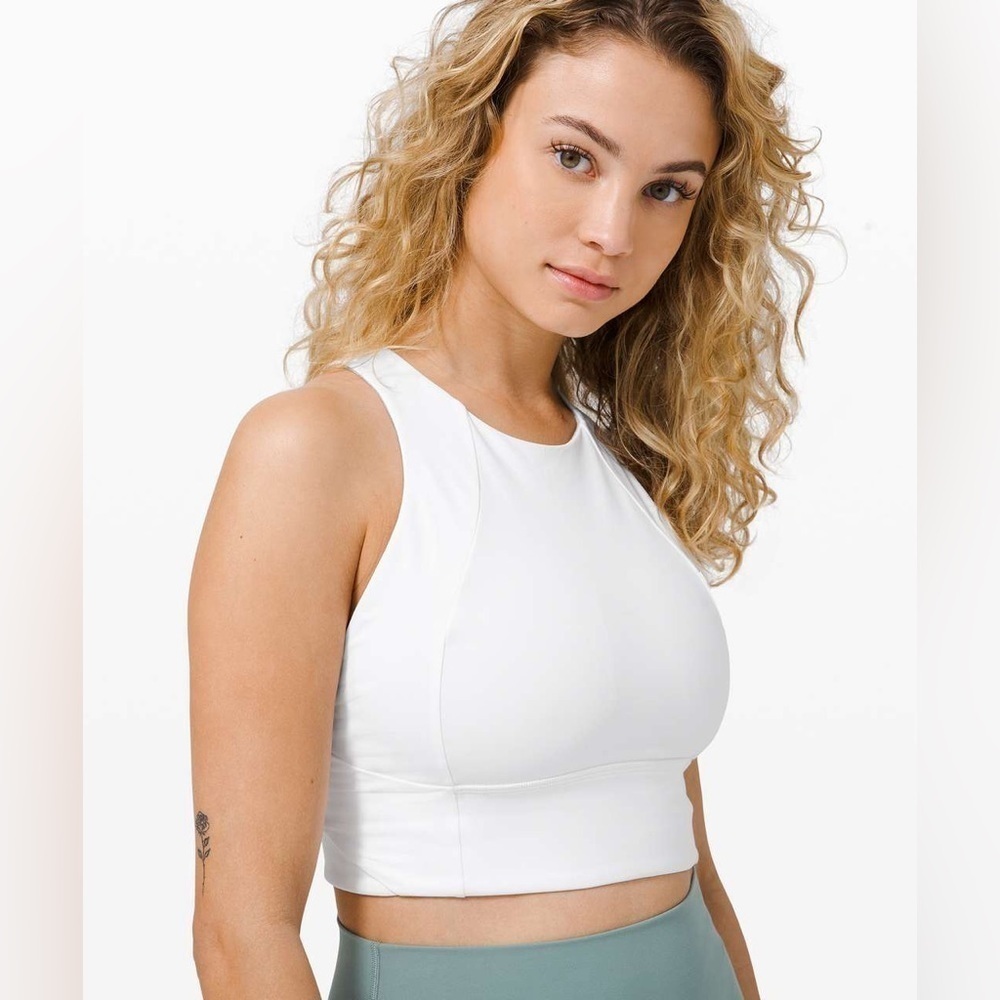 Lululemon Free To Be Serene Bra High Neck Long Line
White size: 2